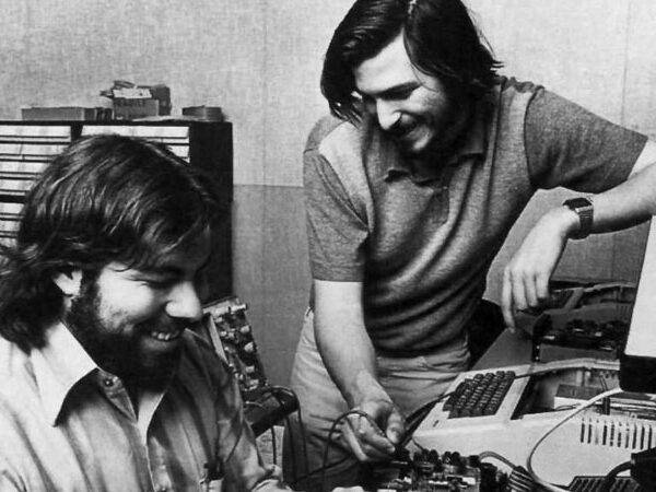 The Evolution of Apple: From Garage Startup to Tech Giant